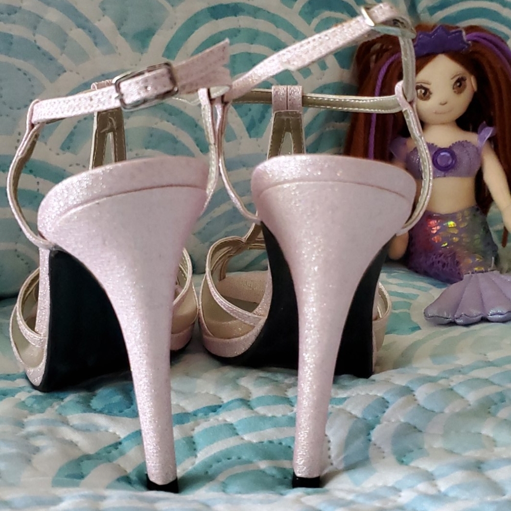 Heels - Picture 5 of 8